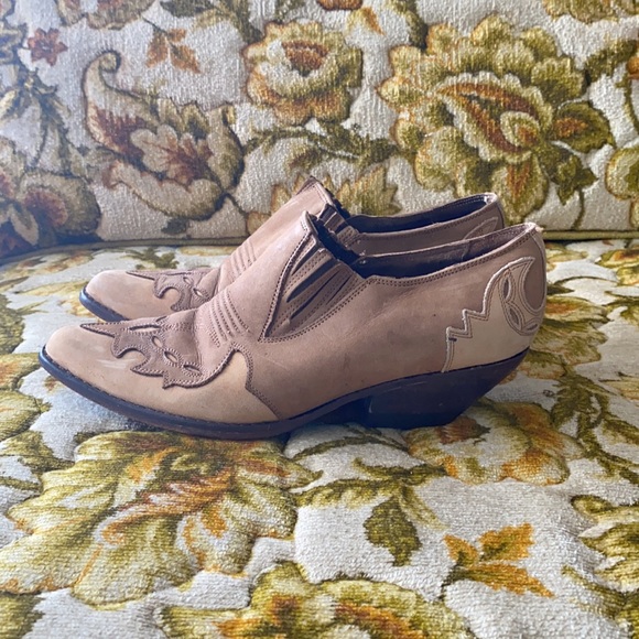 6.5 Vintage Guess Ankle Boots - Picture 2 of 4